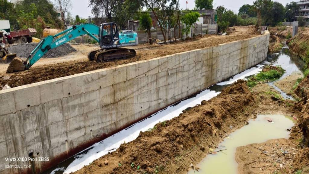 Controversy arose in Assembly over MLA Jorgewars costly wall for friends bungalow chandrapur