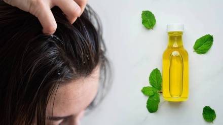 Dandruff Remedies For Monsoon in marathi
