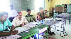 शिक्षकांना निवडणुकीच्या कामातून मुक्त करावे…