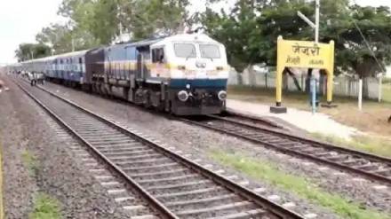 Demand to stop long distance trains at Jejuri railway station