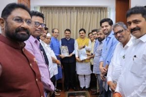 Devendra Fandavis And Uddhav Thakeray Meeting.