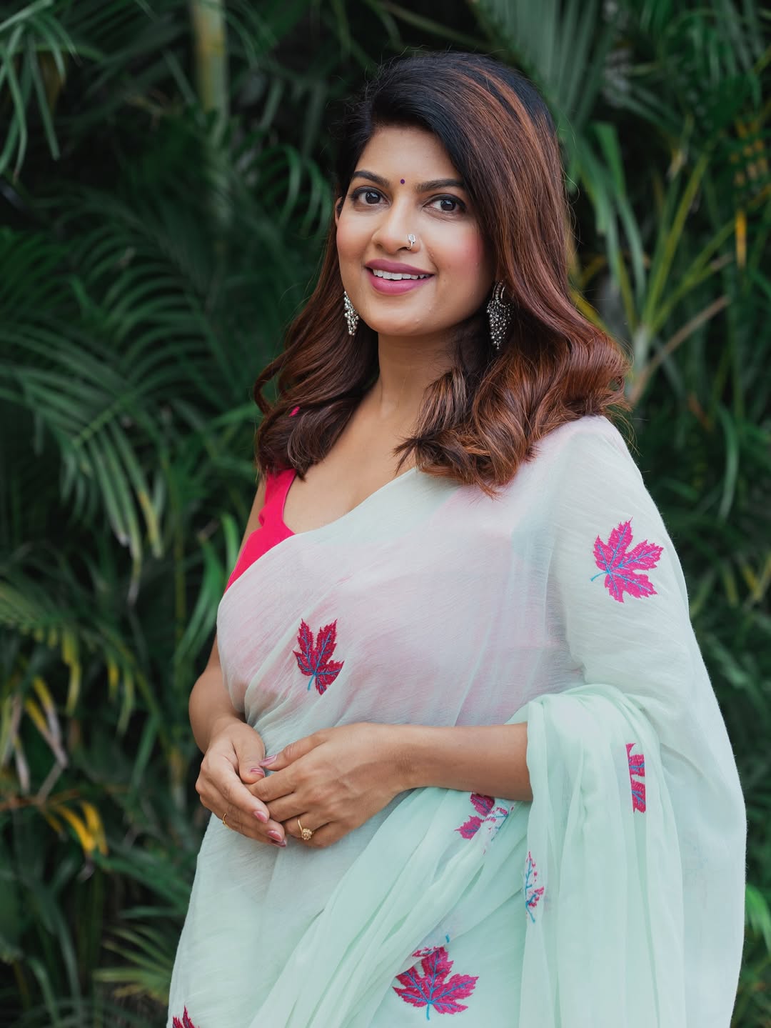 Dhanashri Kadgaonkar Khun Fabric Blouse Design