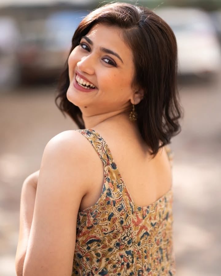 Dnyanada Ramtirthkar Mumbai Local Movie Promotion
