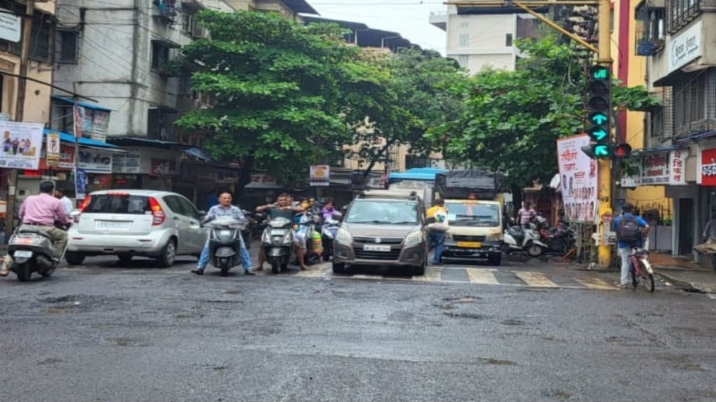 Dombivli East traffic signals start at Manpada Four Road junction