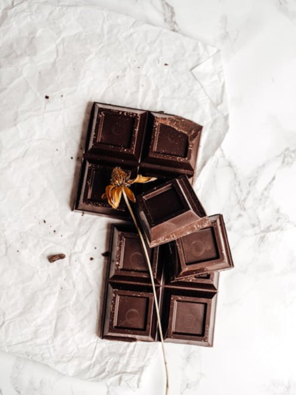 Eating Dark Chocolate Can Help In Weight Loss