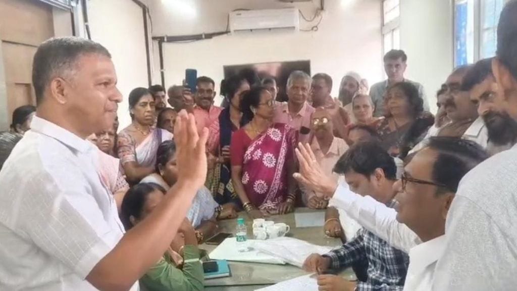 Fish vendors oppose basement relocation under Mahatma Phule Mandai redevelopment Mumbai