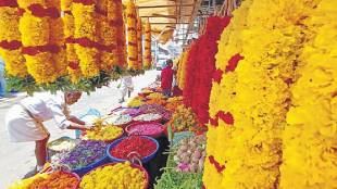Flower growers are demanding that the state government ban the use of artificial flowers