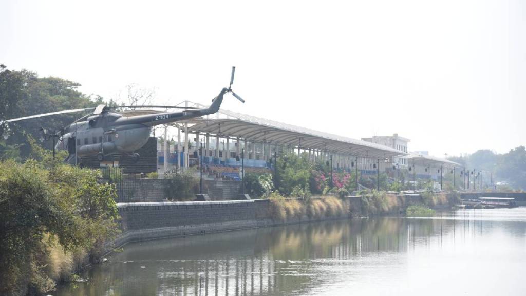 Gadkari, Fadnavis' projects in nagpur stalled