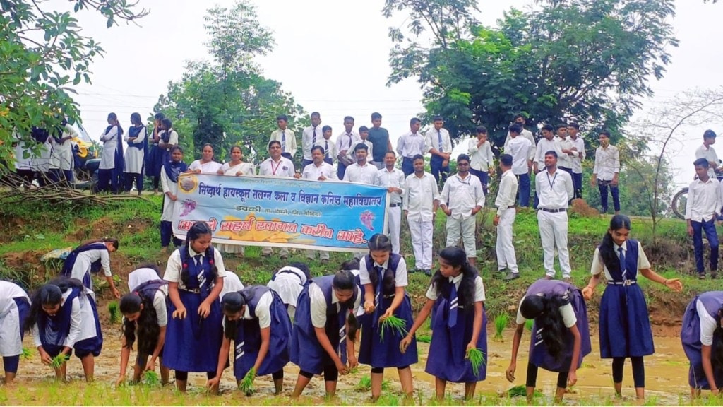 Gondia students learn in farm fields under Bandhivarachi Shala initiative