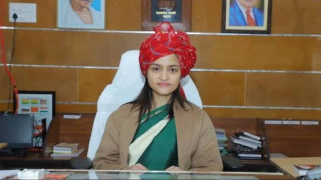 IAS officer Soumya Jha success story In Marathi