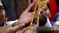 दागिने घालू नका, चोऱ्या वाढल्याचे सांगून तोतया पोलिसांनी दागिने लुबाडले