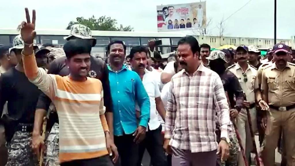  Thackeray group MLAs including farmers taken into police custody for blocking highway work in Jalgaon