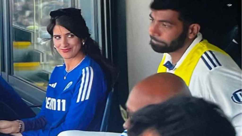 Who is Mystery Girl Smiling At Jasprit Bumrah in India Dressing Room While IND vs ENG 2nd Test