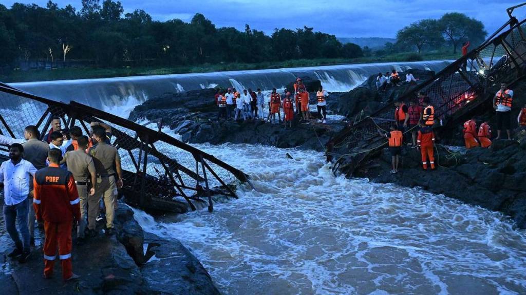 Kundamala Accident Inquiry Committee Report Who owns the bridge over the Indrayani River Pune print news