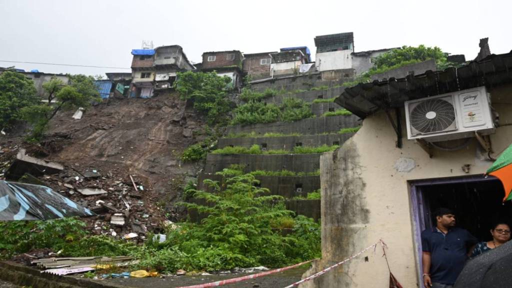 Landslide in Khindipada area of Bhandup due to rain Mumbai print news