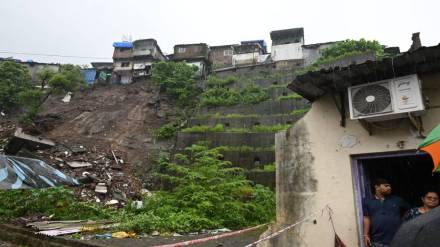 Landslide in Khindipada area of Bhandup due to rain Mumbai print news