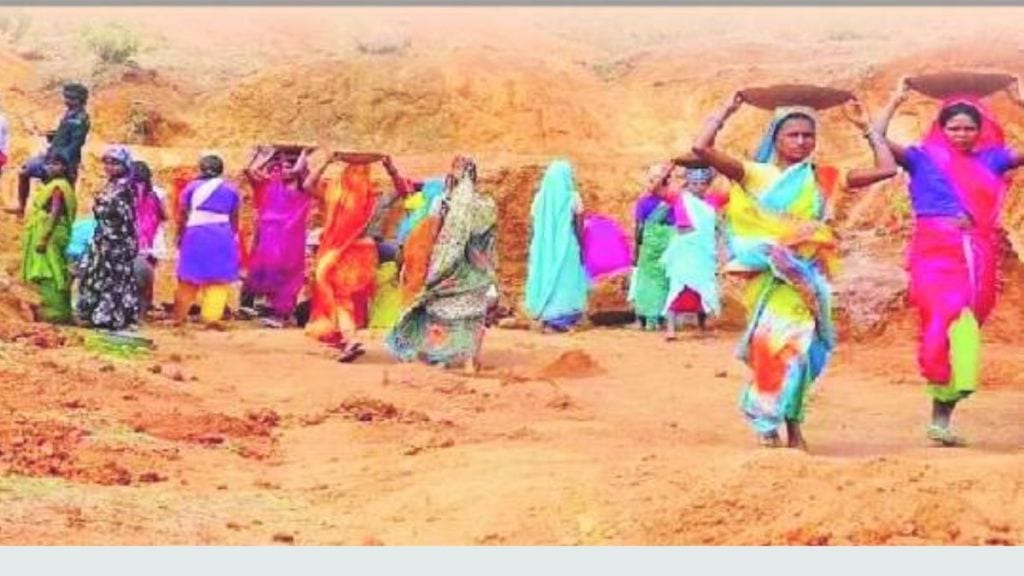 MGNREGA sees rise in women labor participation in Maharashtra despite national decline