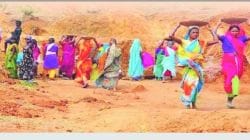 ‘मनरेगा’ कामांवरील महिलांच्या संख्येत राज्यात वाढ