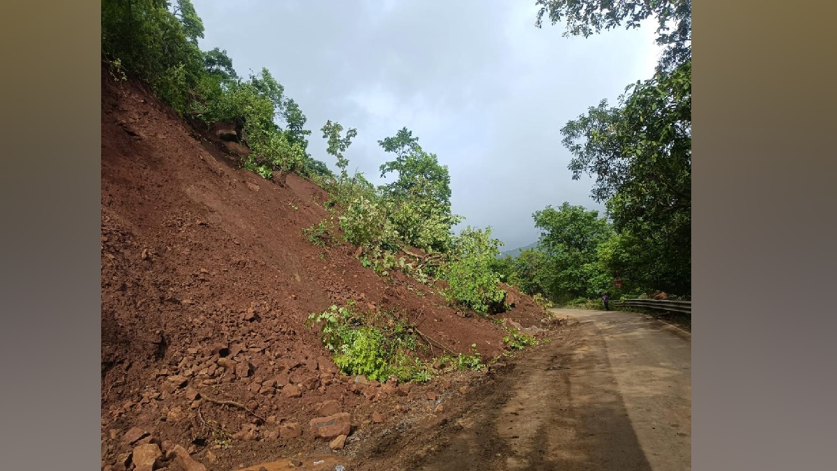 अँमेनाली घाटात भूस्खलन झाल्यामुळे महाबळेश्वर पोलादपूर रोड पाच दिवस बंद झाली