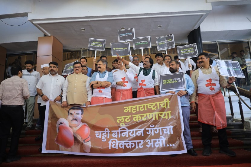 Maharashtra assembly protest Chaddi baniyan