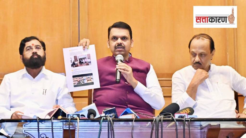 त्रिभाषा सूत्राचा शासन निर्णय रद्द केल्याची माहिती देताना मुख्यमंत्री देवेंद्र फडणवीस, उपमुख्यमंत्री अजित पवार व एकनाथ शिंदे (छायाचित्र @OfficeOfDevendra)