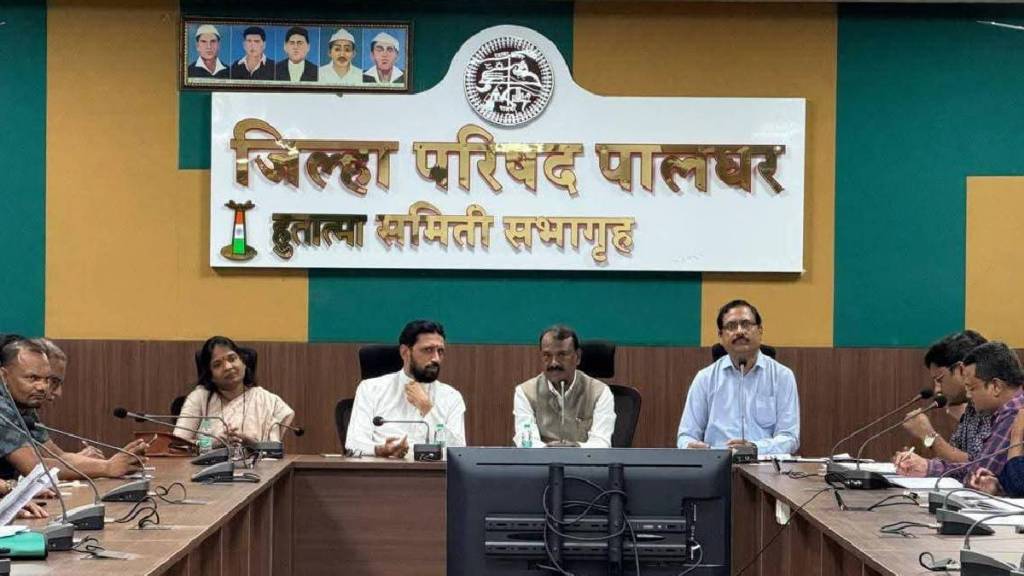 Mahavitaran meeting about constant power outage in Palghar