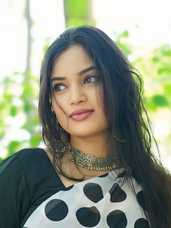 Marathi actress rajeshwari kharat in polka dot saree look