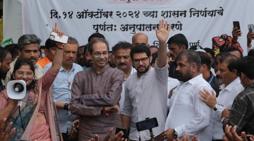 Mill workers protest at Azad Maidan Uddhav Thackeray, Aaditya Thackeray join the protest in support