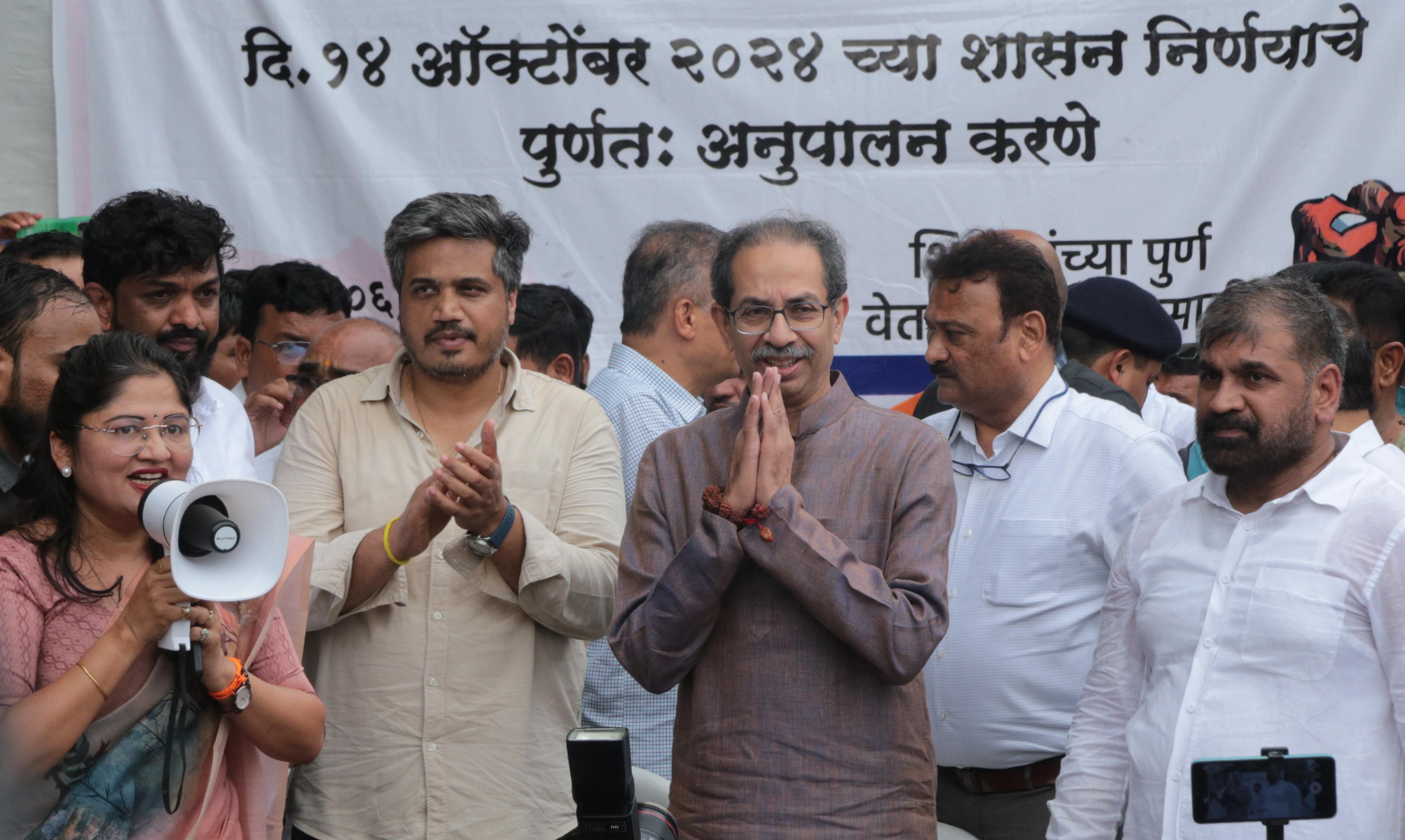 Mill workers protest at Azad Maidan Uddhav Thackeray, Aaditya Thackeray join the protest in support