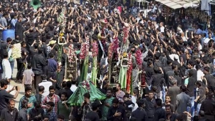 40 expensive mobile phones stolen during Muharram procession Mumbai print news