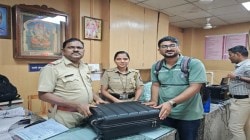 सीएसएमटी पोलिसांकडून टॅक्सीत विसरलेली बॅग एका तासात प्रवाशाला सुपूर्द