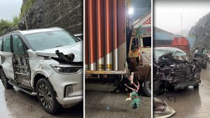 Photos: वीकेंडला मुंबई-पुणे द्रुतगती मार्गावर भीषण अपघात; १६ वाहने एकमेकांवर धडकली, कारण काय?