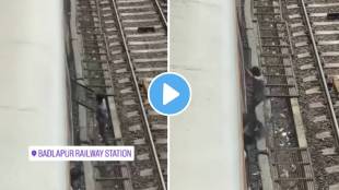 Mumbai local train theft video