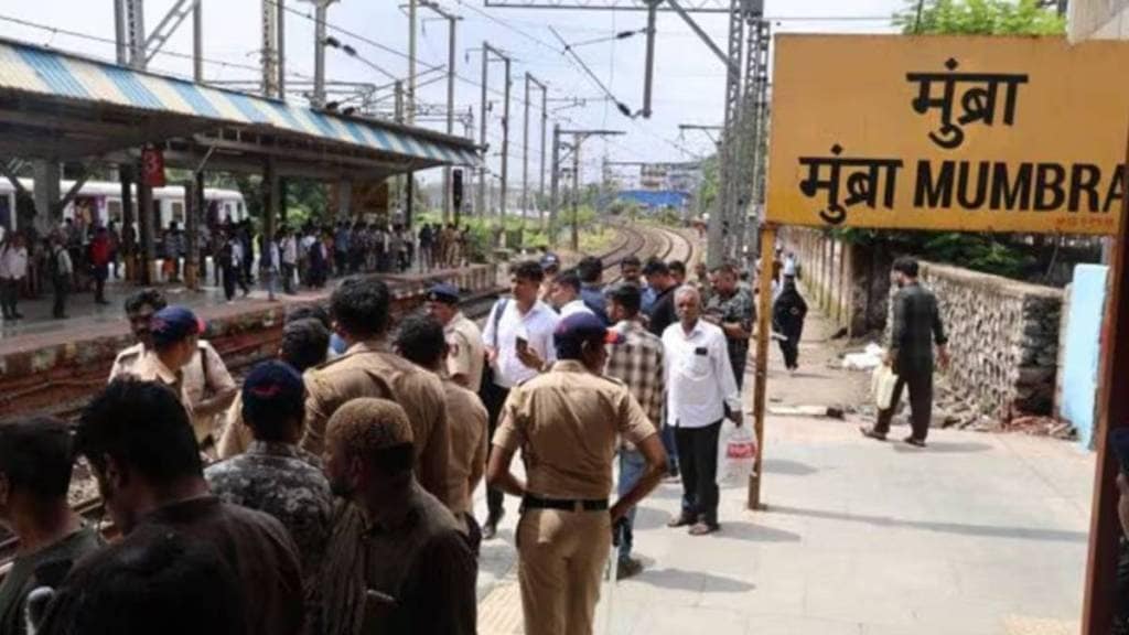 Mumbra Train Accident