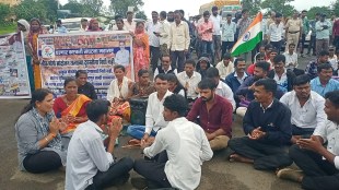 Nashik Elgaar organization stages begging protest against government policies