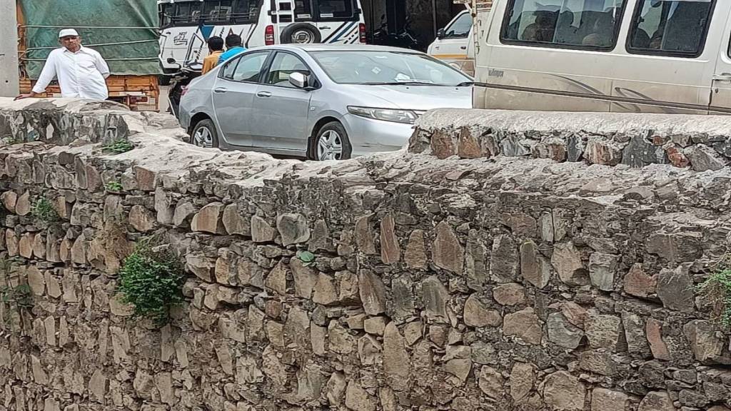 Nashik FIR against the antisocial who demolished the wall of Bhuikot Fort
