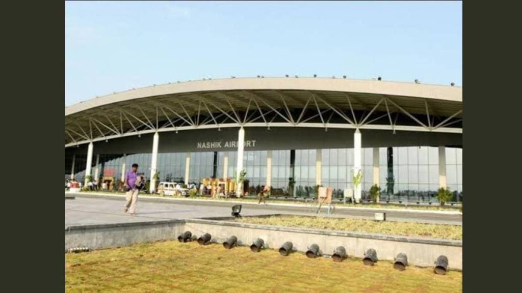 नाशिक विमानतळावर इमिग्रेशन तपासणी केंद्रासाठी अमित शहा यांना साकडे. (छायाचित्र - लोकसत्ता टीम)
