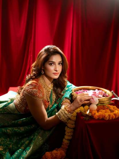 Neha Khan Nauvari Saree Look