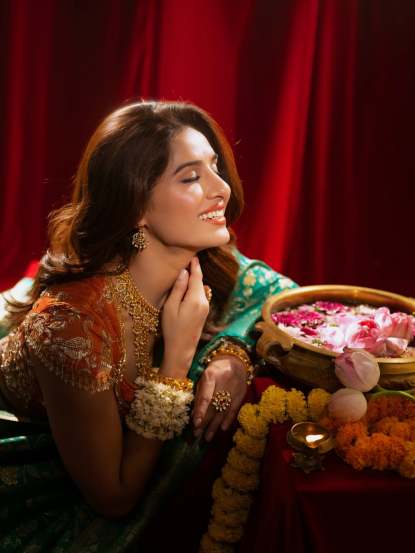 Neha Khan Nauvari Saree Look