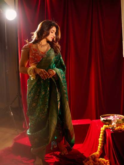 Neha Khan Nauvari Saree Look