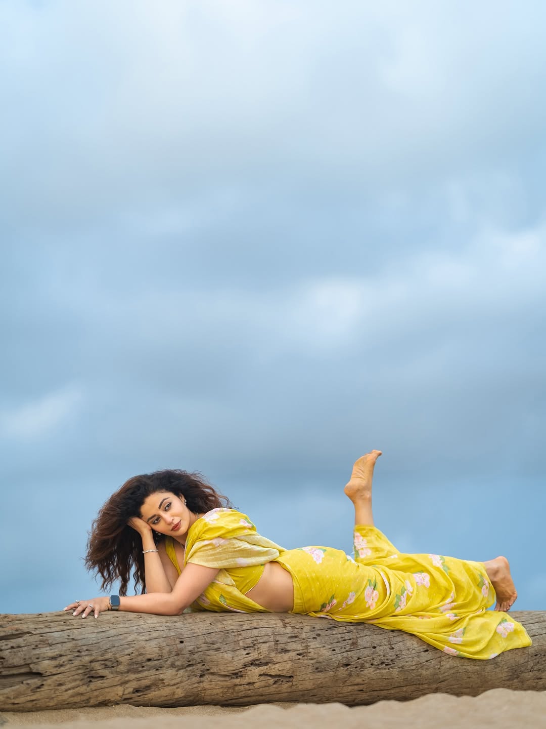 Neha Pendse Yellow Saree Bold Look