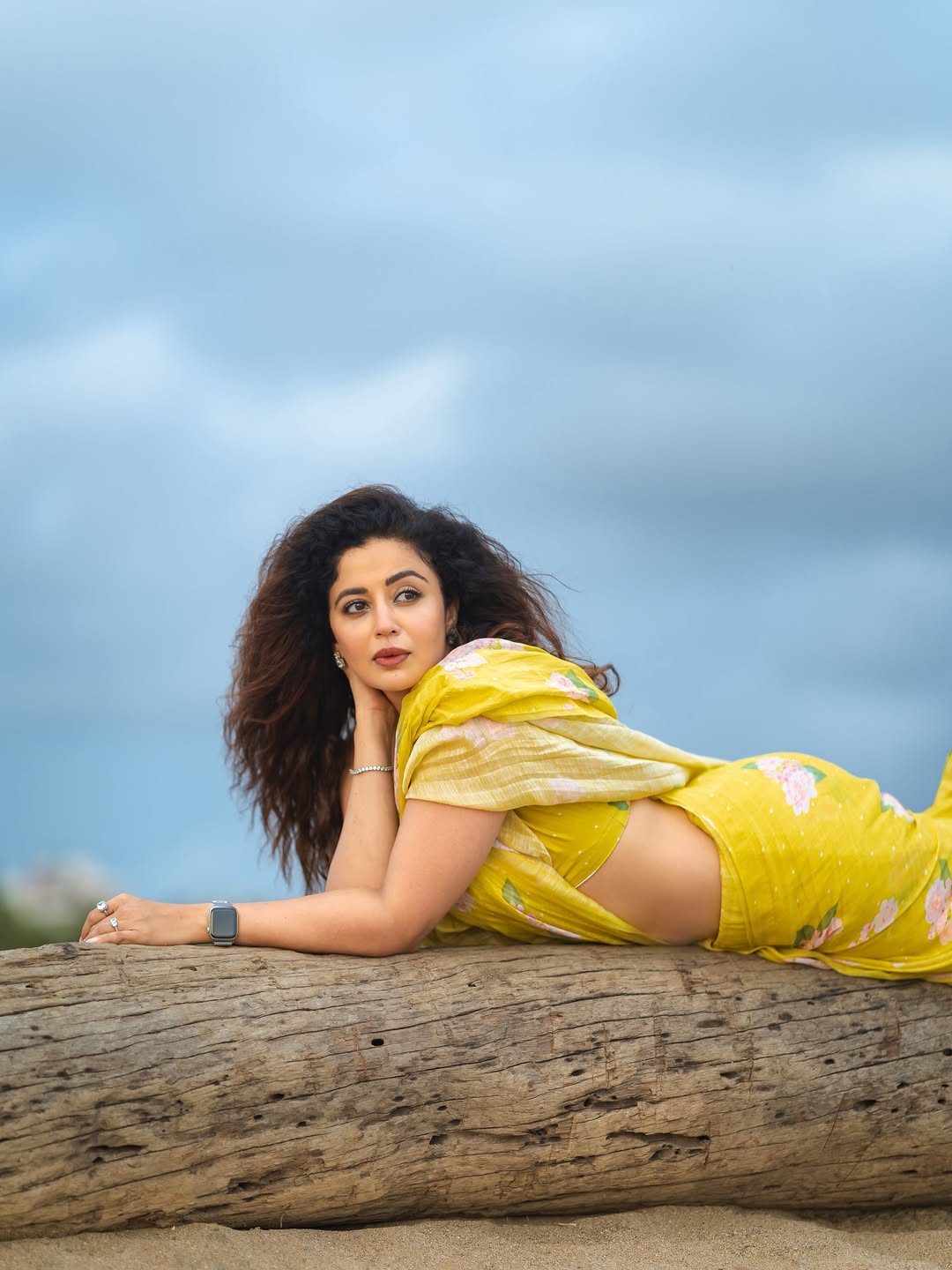 Neha Pendse Yellow Saree Bold Look