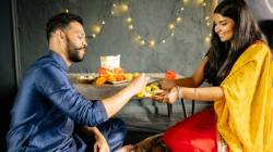 रक्षाबंधनासाठी आरोग्यदायी गोडी! पौष्टिकतेने समृद्ध पारंपरिक मिठाया बनवा आता घरच्या घरी