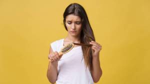 Hair Loss : केसगळतीचं मूळ कारण शरीरातच? जाणून घ्या ‘या’ ७ महत्त्वाच्या जीवनसत्त्वांची कमतरता