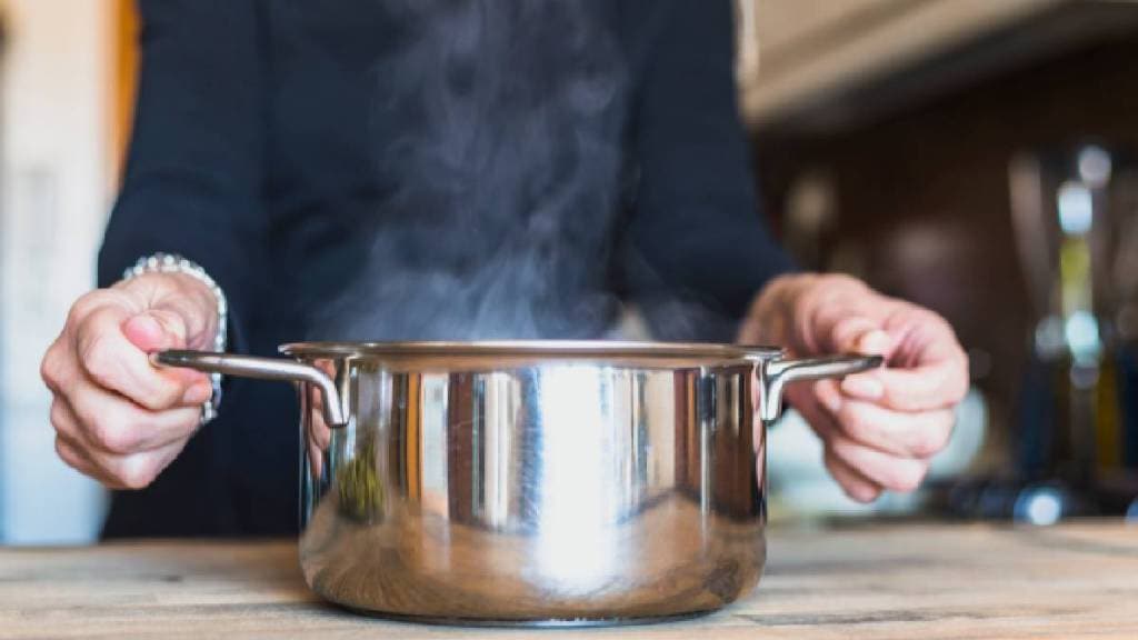 What should not be kept in steel utensils