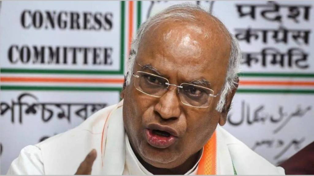 Congress accusations BJP, BJP central government secularism, privatization public sector India, attacks on Dalits India,