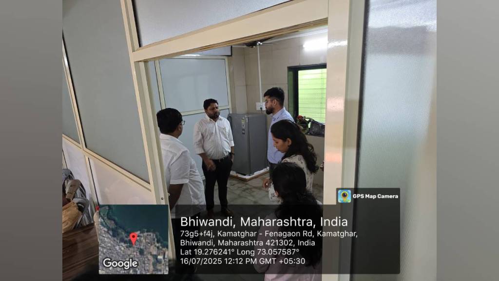 Commissioner anmol Sagar told medical officers to visit 10 to 15 homes daily for health check ups in bhiwandi
