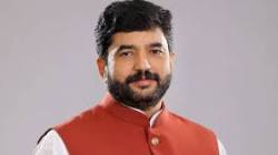 तालमीतील मातीत जुळलेल्या मैत्रीला उजाळा, केंद्रीय राज्यमंत्री मुरलीधर मोहोळ, ज्येष्ठ कुस्तीपटू हिराचंद (पिंटू) काळे यांची भेट