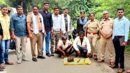 Jalgaon rural Police and forest department arrested two madhya Pradesh men in Vaijapur Chopra taluka for hunting deer and selling meat