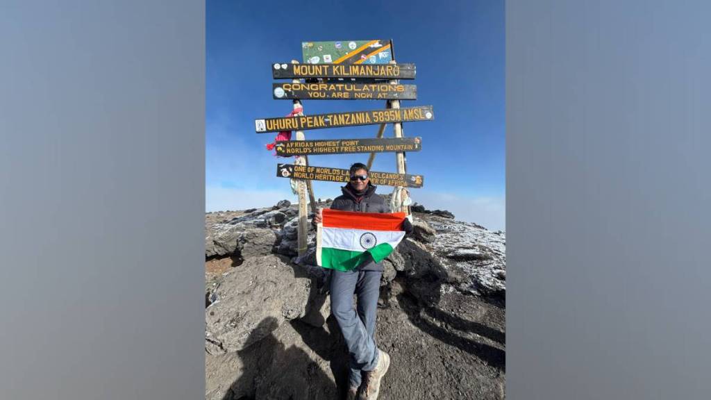 23 year old dombivli mountaineer climbs africas highest peak Kilimanjaro 19 340 feet